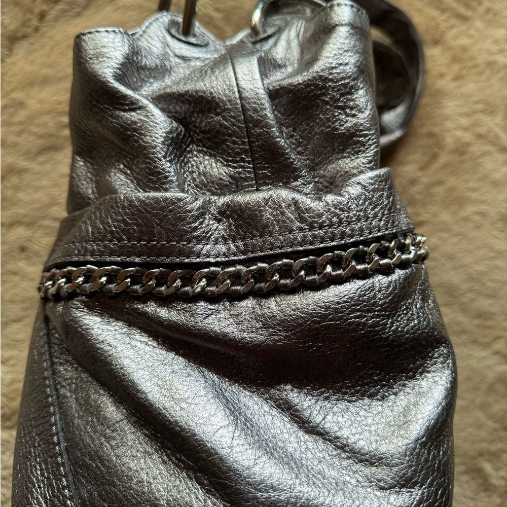 B Makowsky large silver shoulder bag with lots of pockets. - Picture 3 of 7